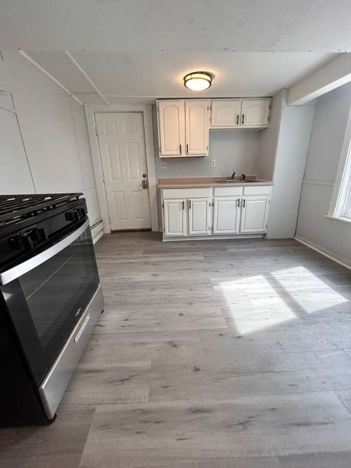 14-16 Maple St - Photo 4 of 16