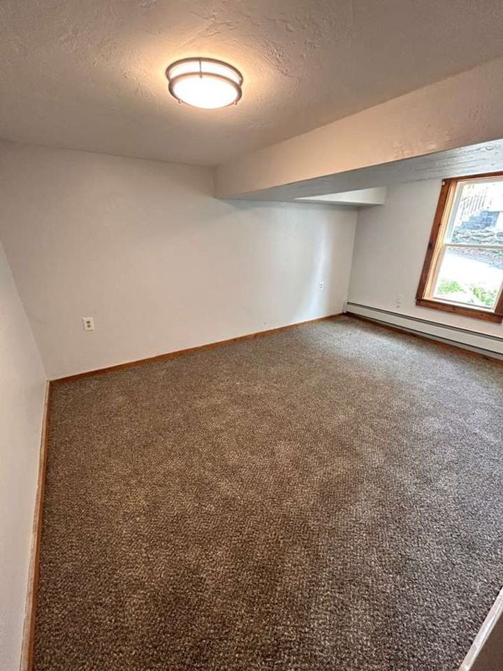 14-16 Maple St - Photo 5 of 16