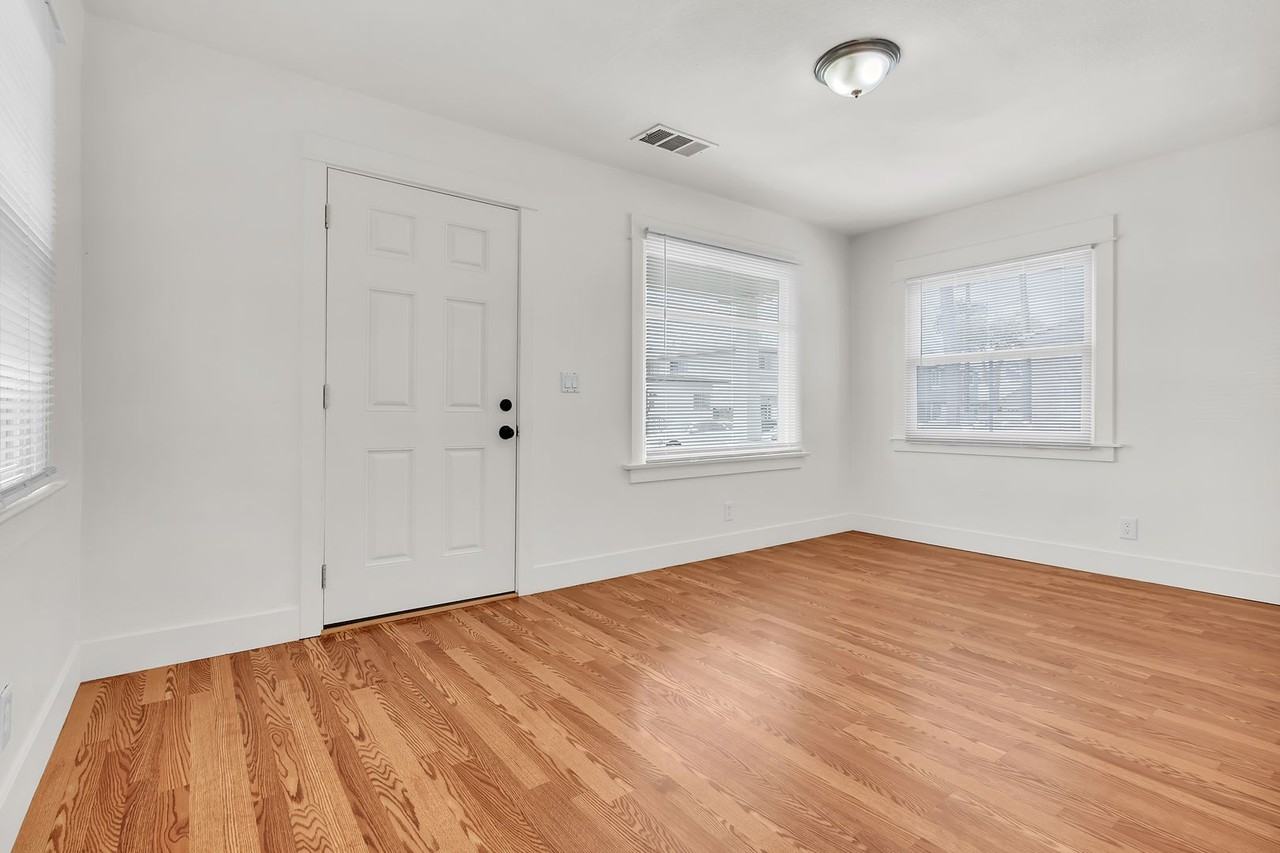 420 Bonito Ave - Photo 3 of 14