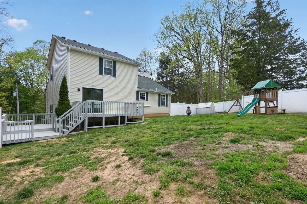 373 Red Wing Rd - Photo 3 of 23