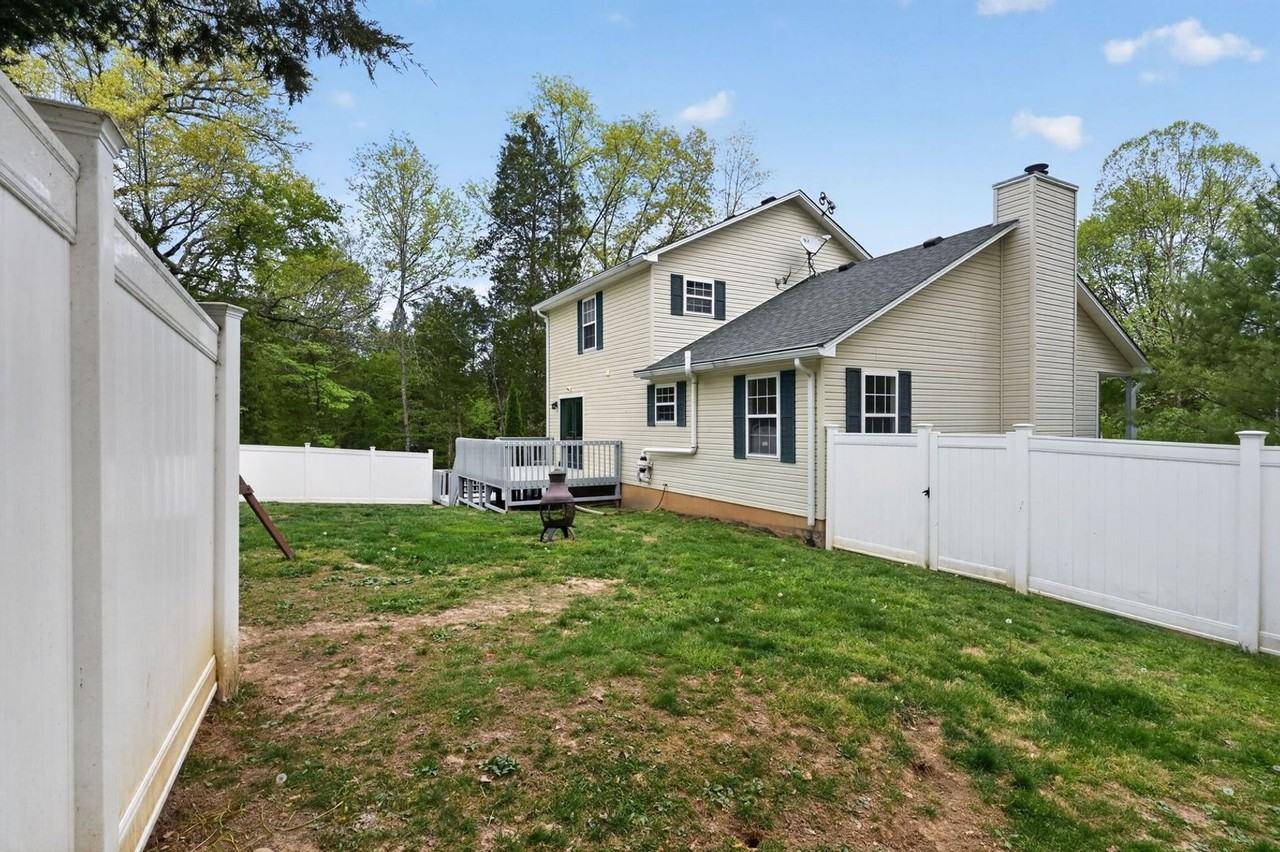 373 Red Wing Rd - Photo 4 of 23