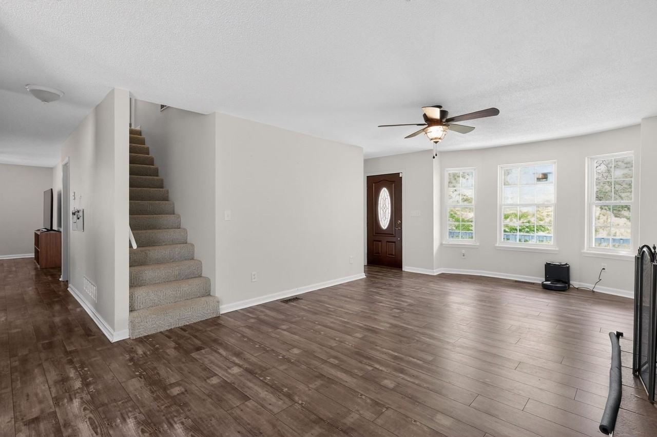 373 Red Wing Rd - Photo 5 of 23