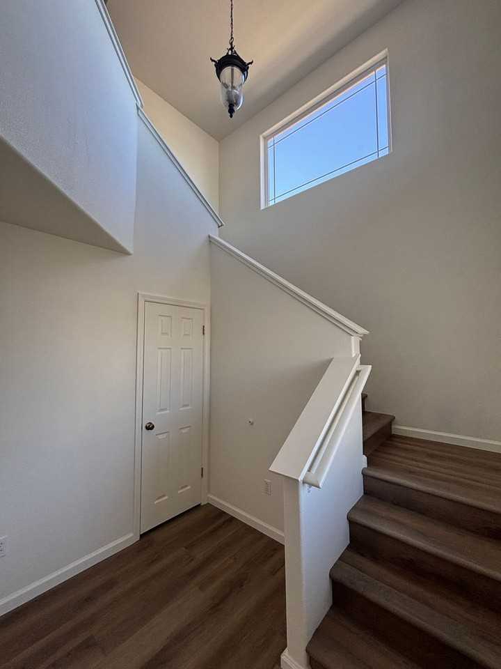 P32000 - Photo 2 of 45