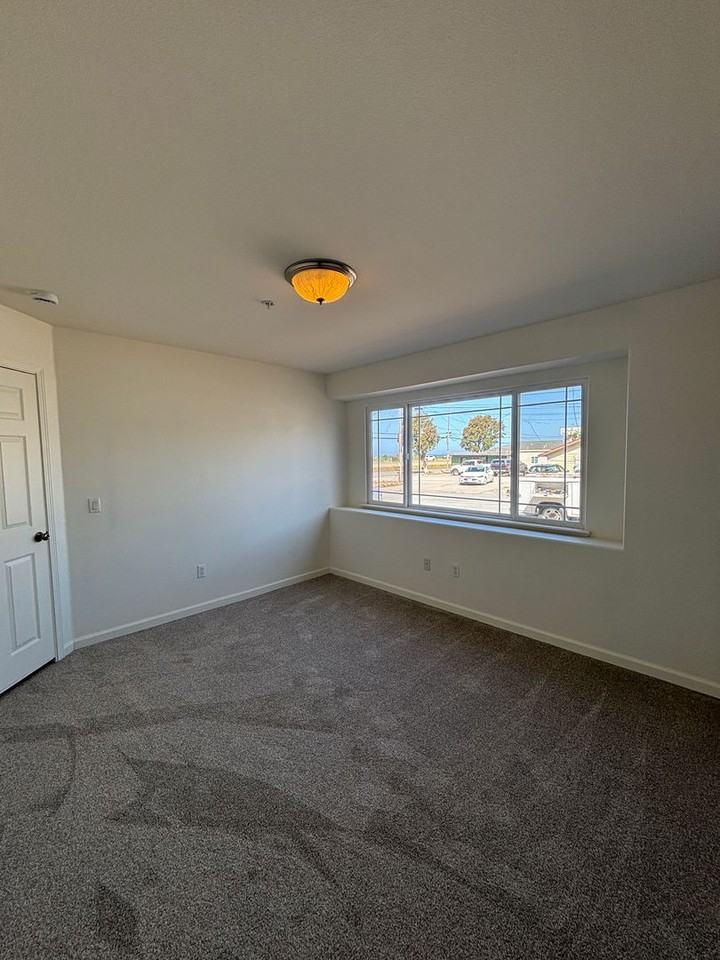 P32000 - Photo 6 of 45