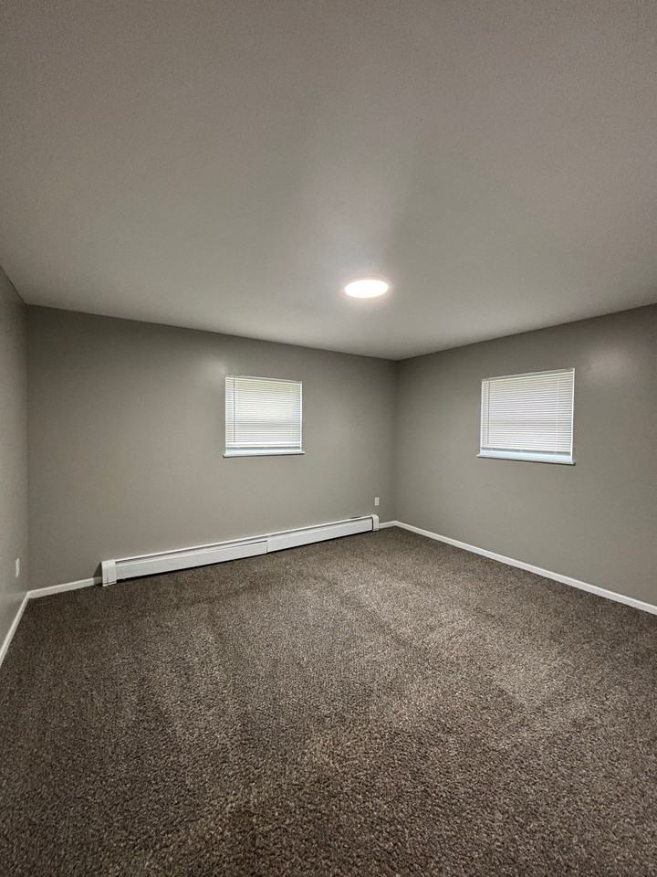 NEW MANAGEMENT. NEW STANDARDS. NOW LEASING. - Photo 7 of 20