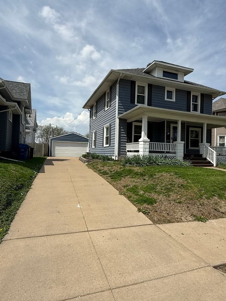 1321 4th St - Photo 2 of 33