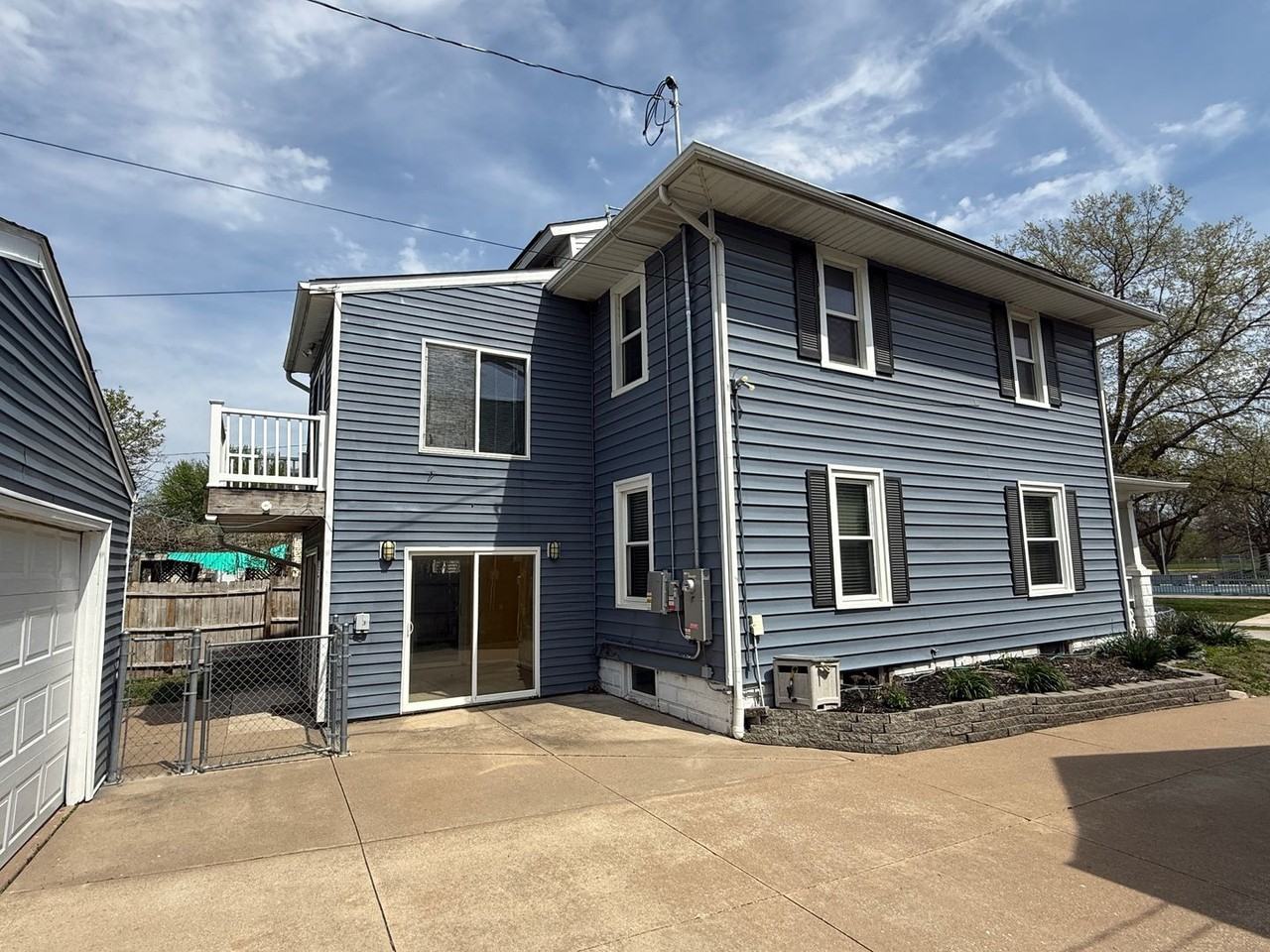 1321 4th St - Photo 4 of 33