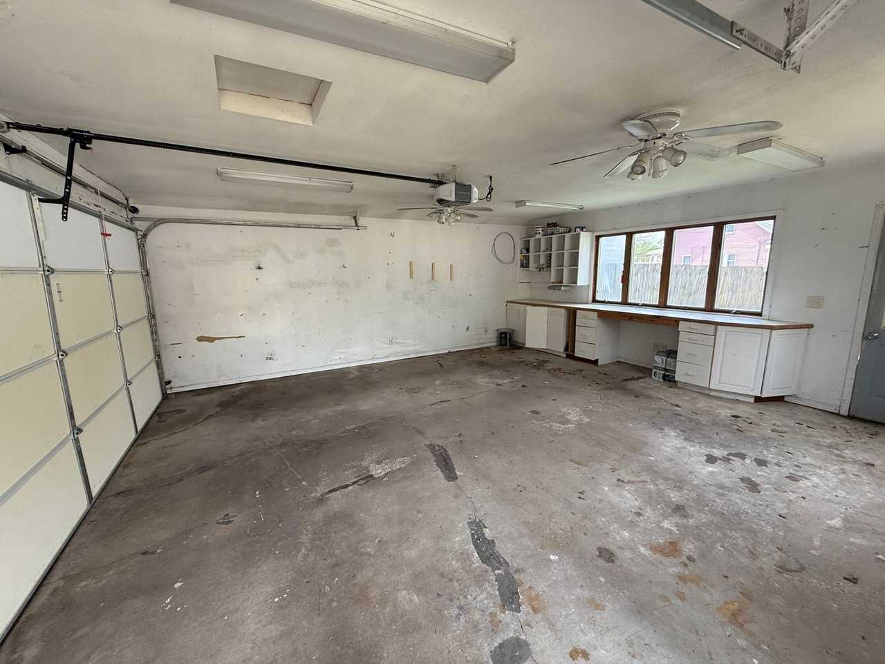 1321 4th St - Photo 5 of 33