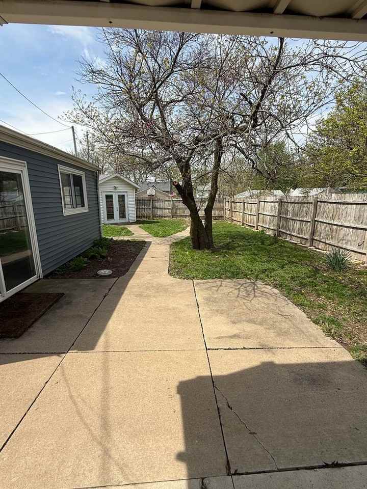 1321 4th St - Photo 6 of 33