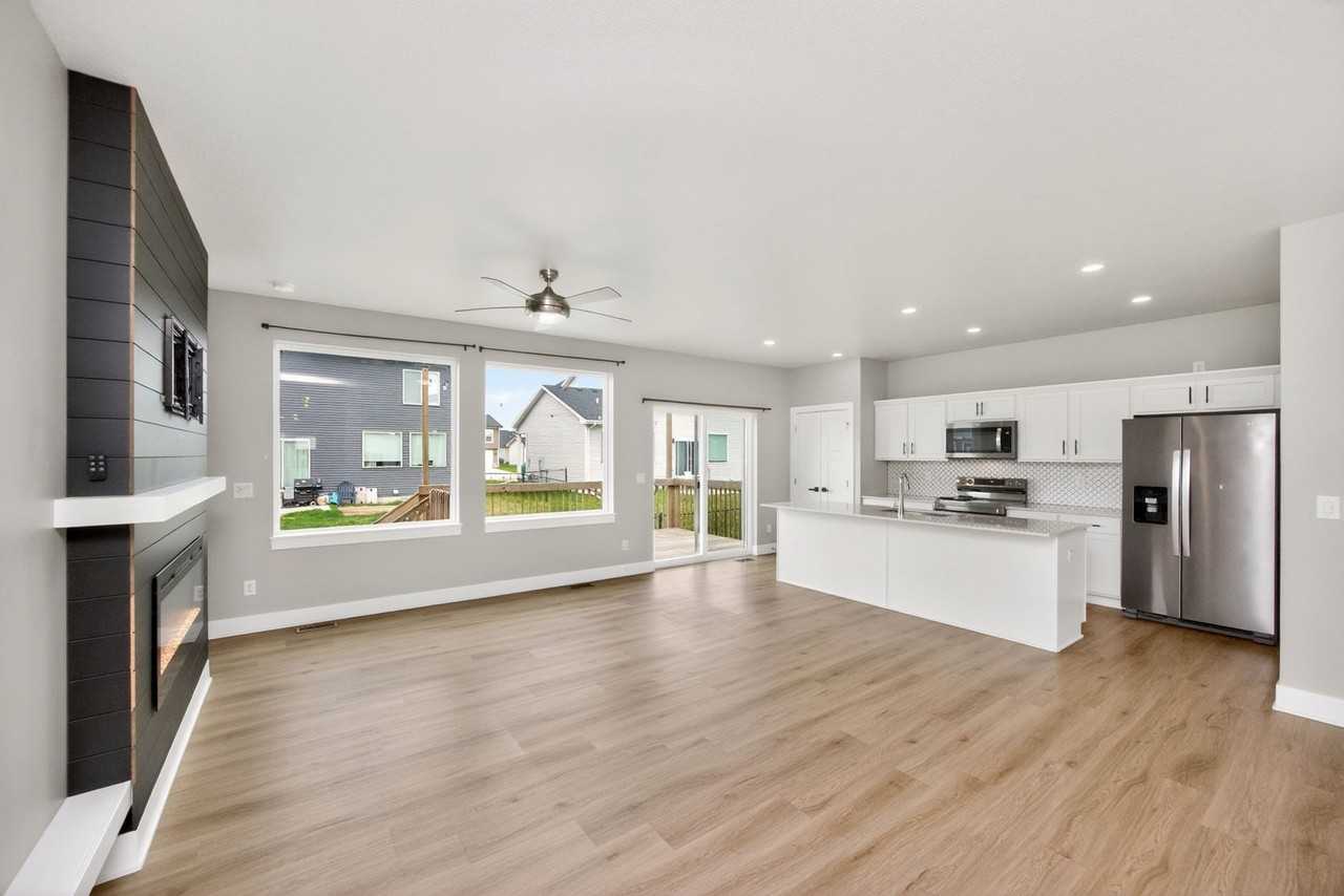 604 Ne Pearl Dr - Photo 4 of 35