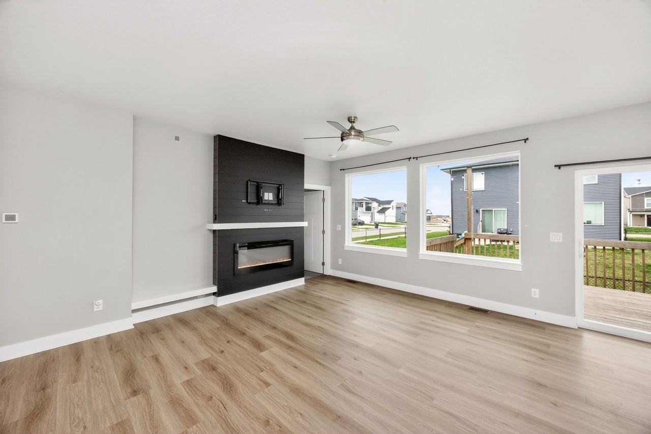 604 Ne Pearl Dr - Photo 5 of 35