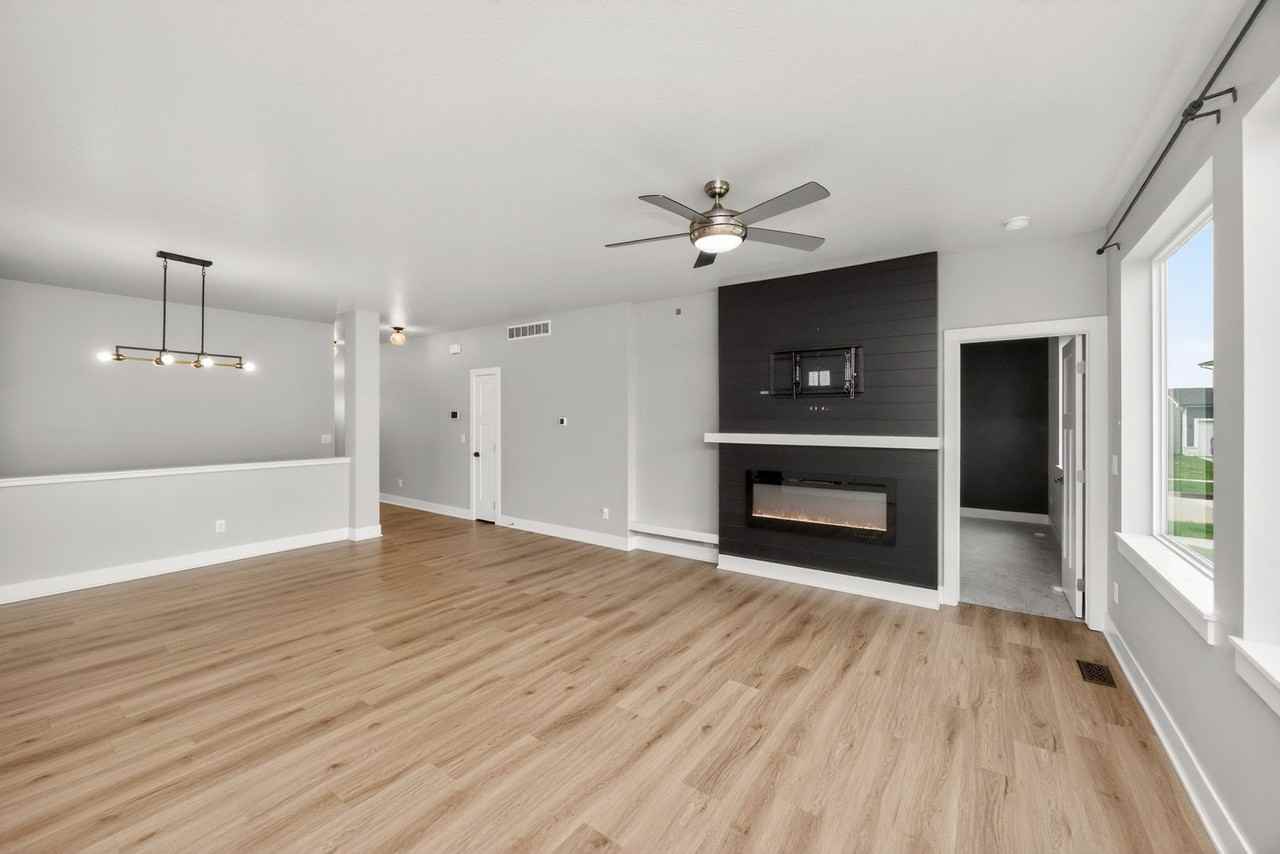 604 Ne Pearl Dr - Photo 6 of 35