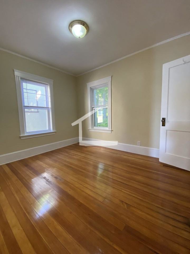 305 Tappan St - Photo 5 of 14