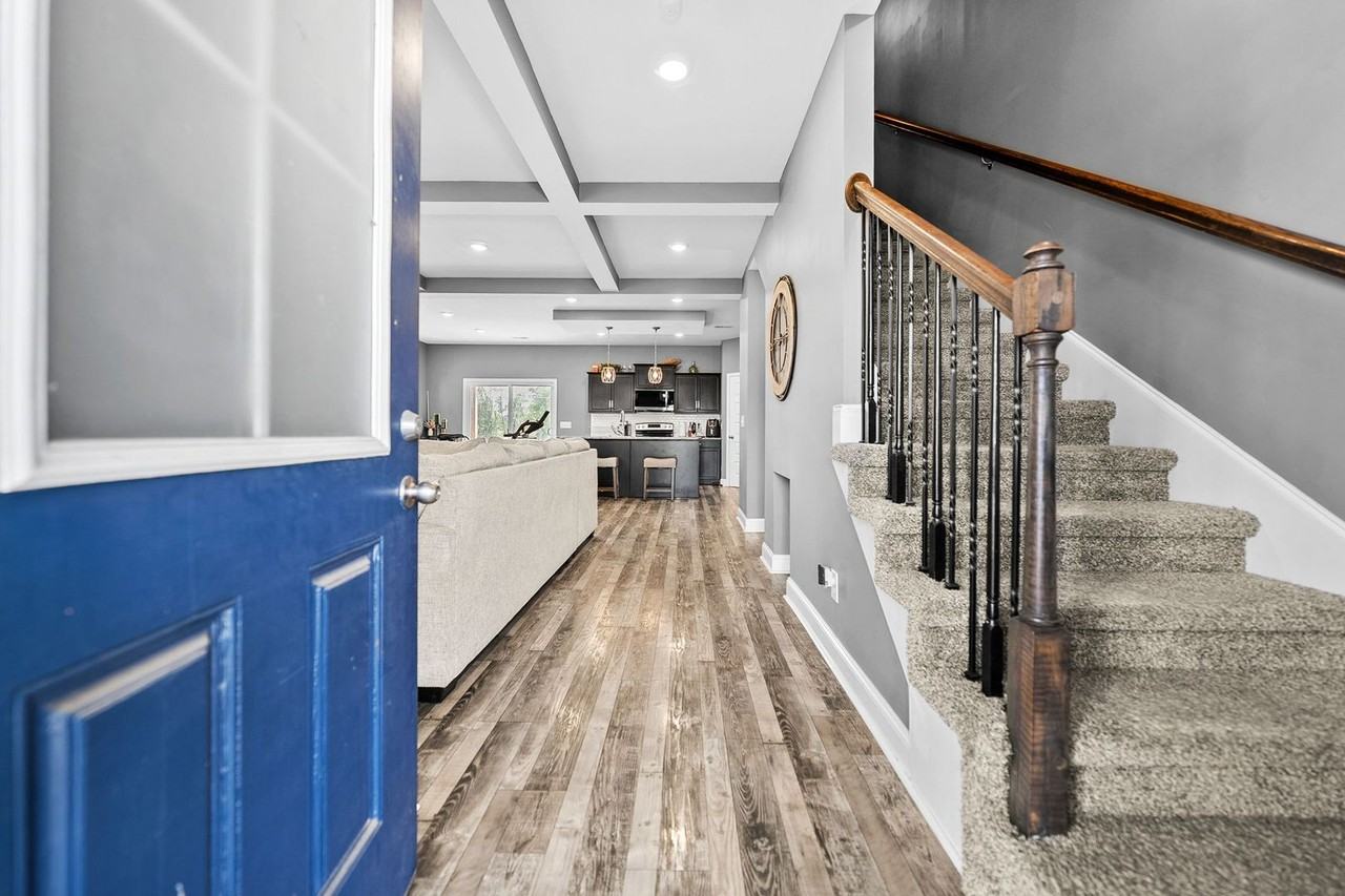 1116 Eagles View Dr - Photo 4 of 39