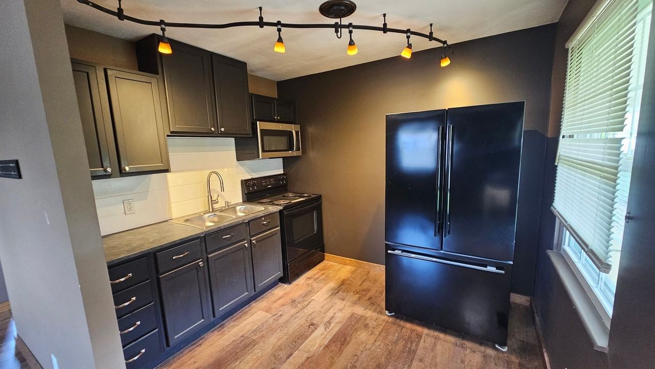 619 Cloverdale Ave - Photo 2 of 22