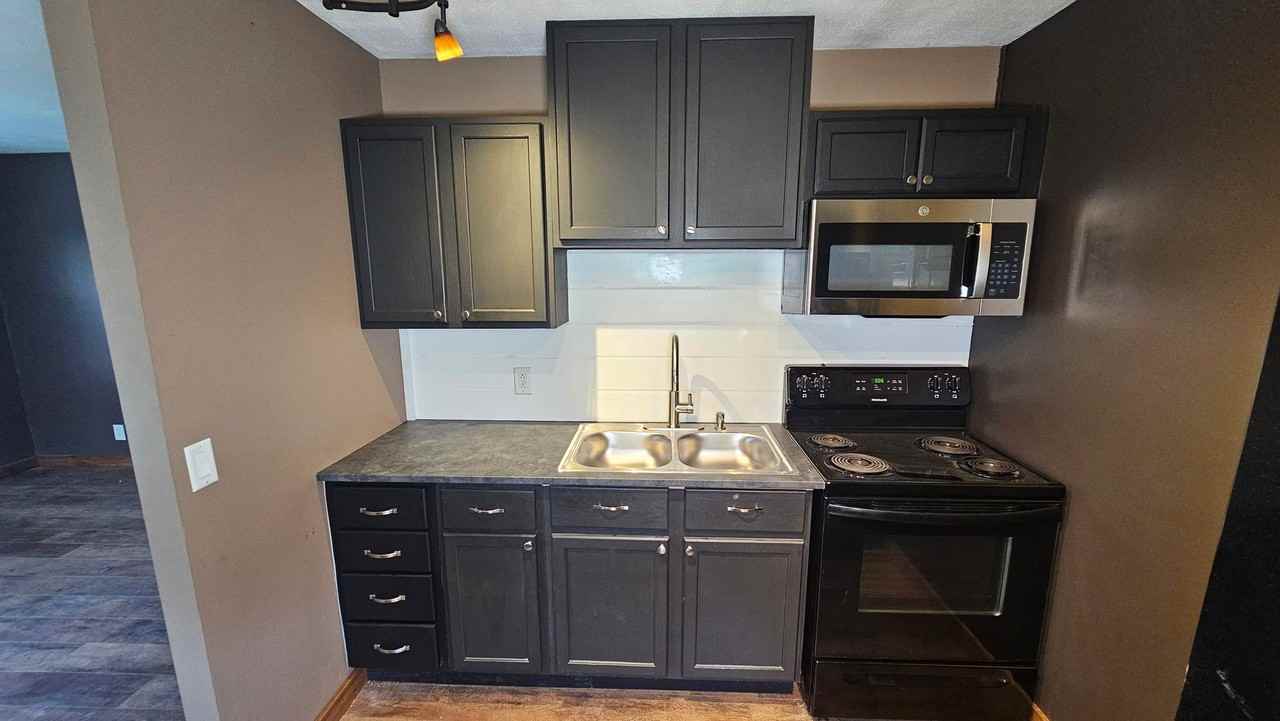 Cloverdale Ave - Photo 4 of 35