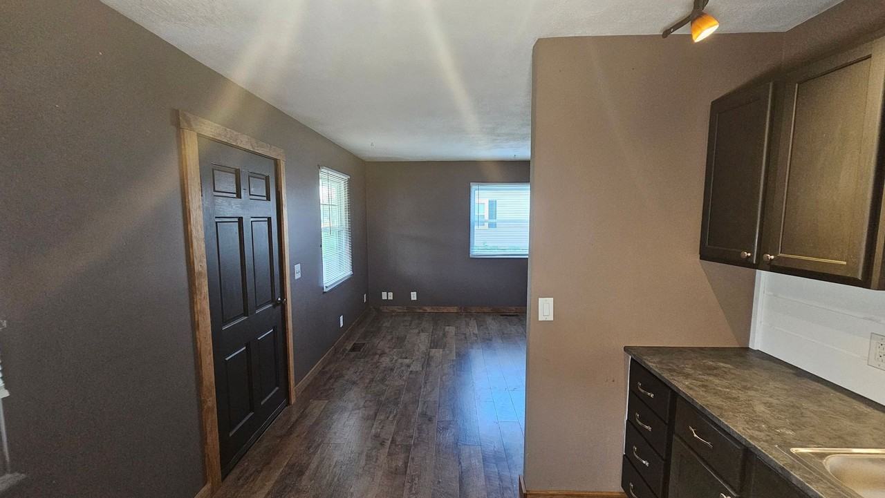 Cloverdale Ave - Photo 6 of 35