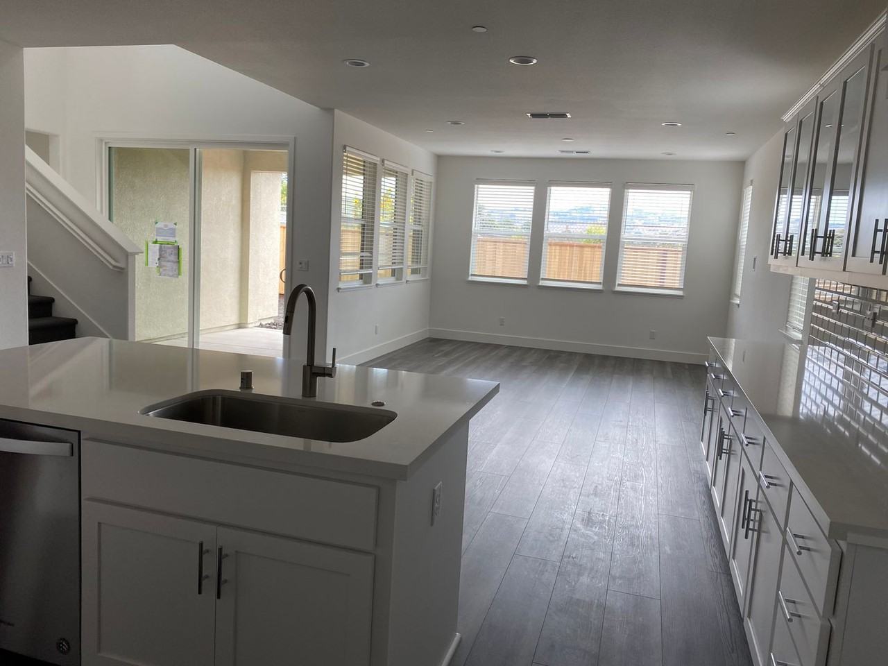 1494 Oak Cir - Photo 2 of 12