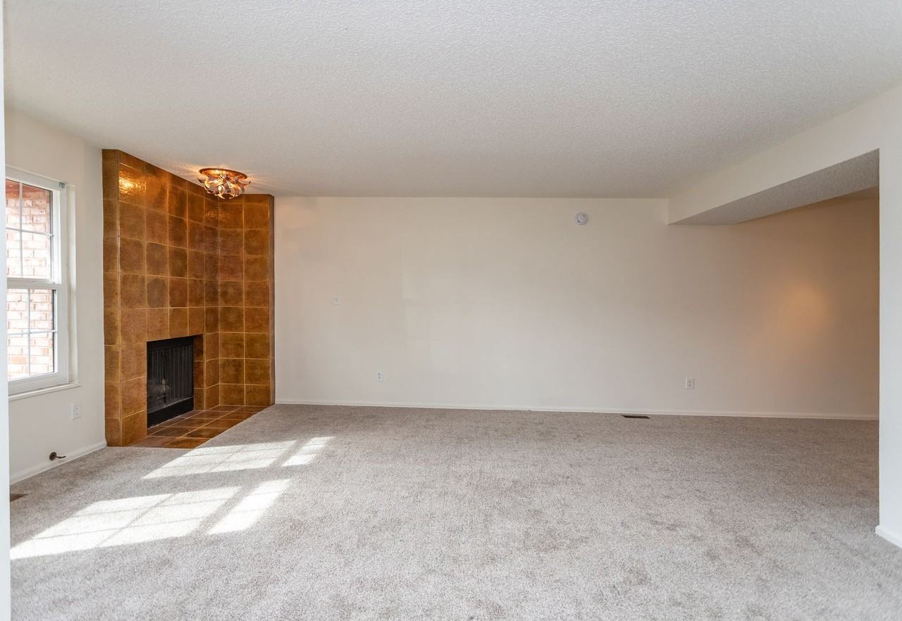 2011 Sussex Ln - Photo 5 of 42