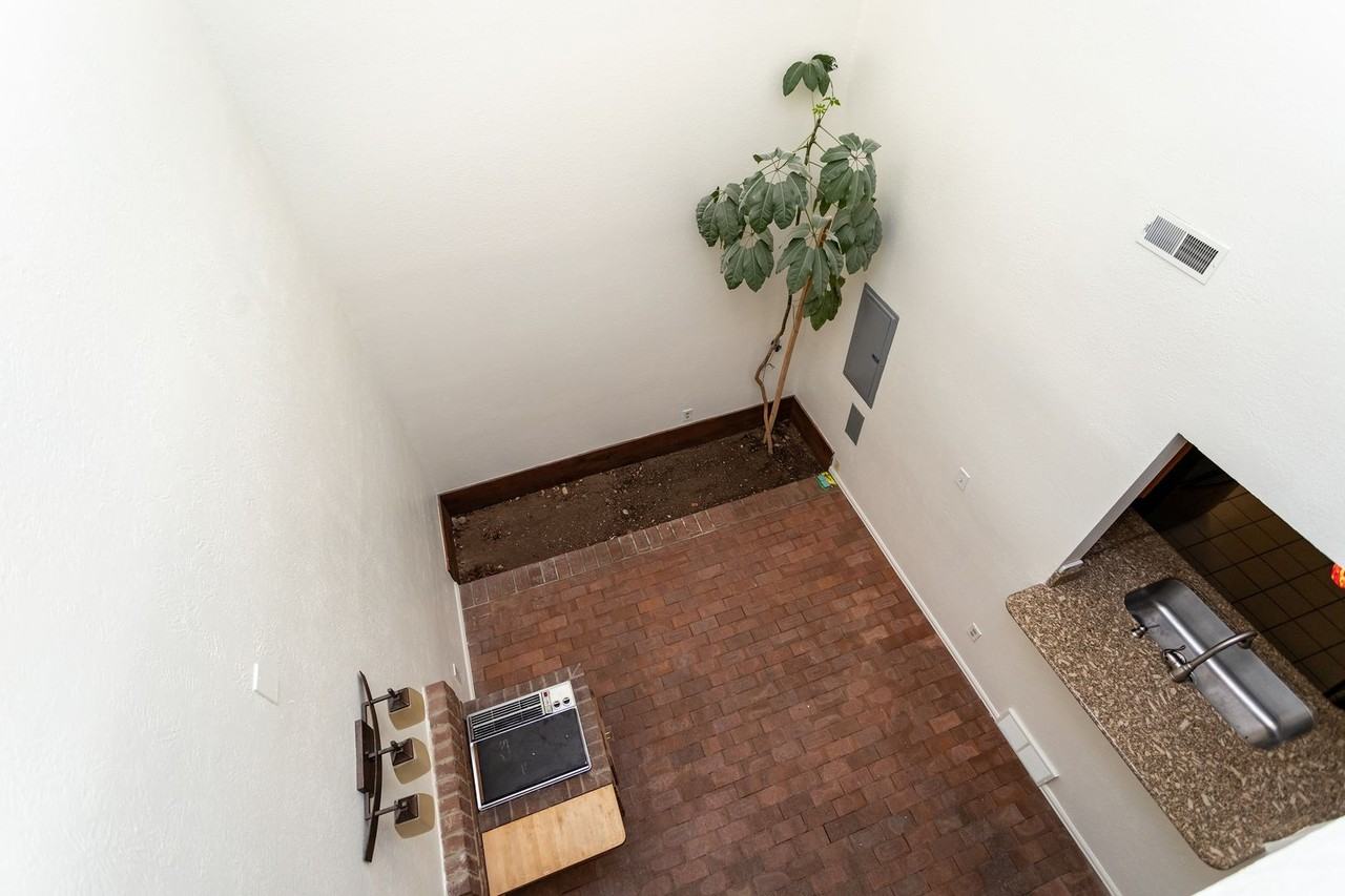 2011 Sussex Ln - Photo 7 of 42