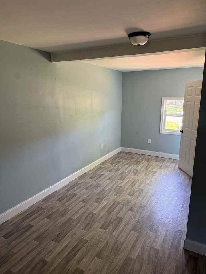 202 Sheppard Rd - Photo 2 of 10