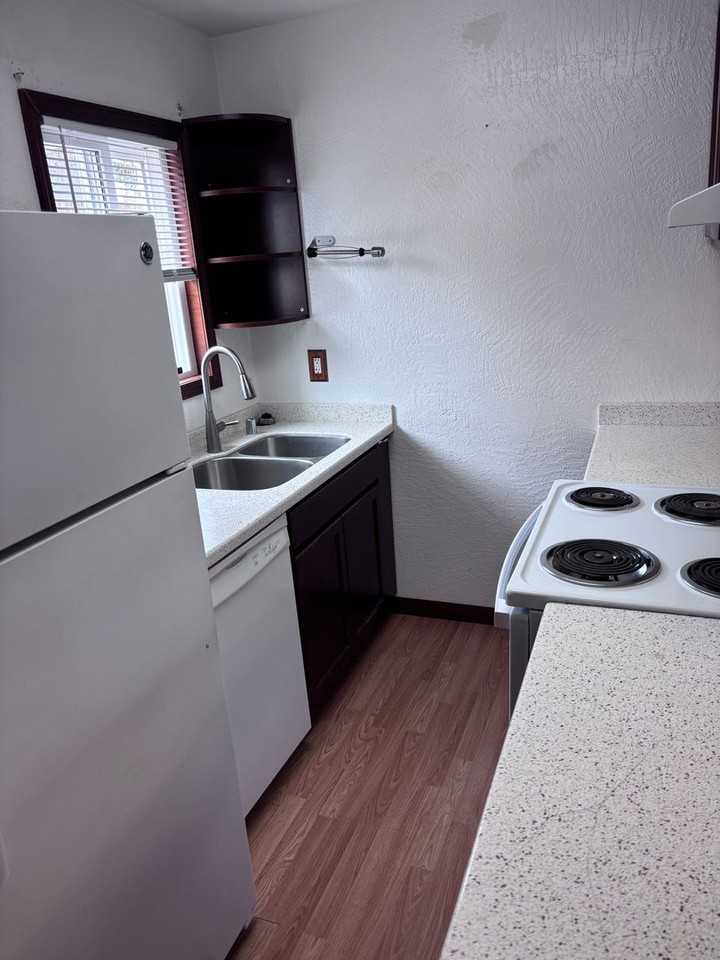 12327 Lake St - Photo 3 of 14