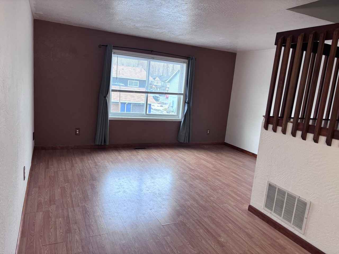 12327 Lake St - Photo 4 of 14