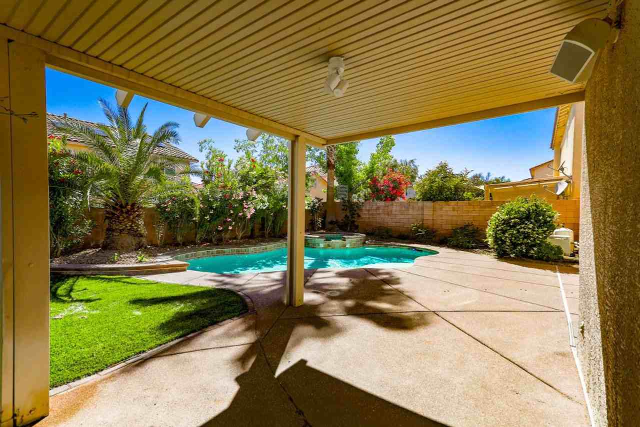 9521 Veterans Ct - Photo 3 of 43