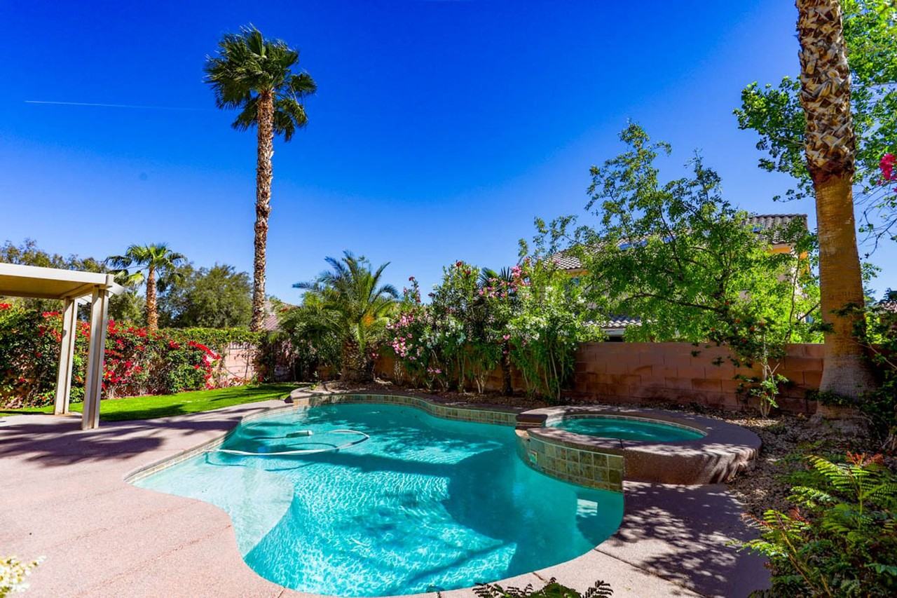 9521 Veterans Ct - Photo 4 of 43