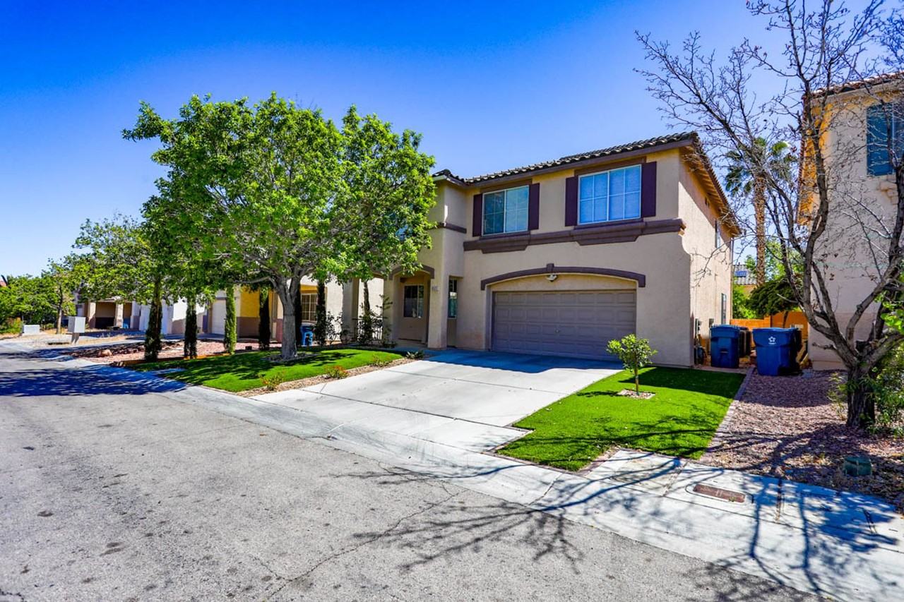 9521 Veterans Ct - Photo 6 of 43