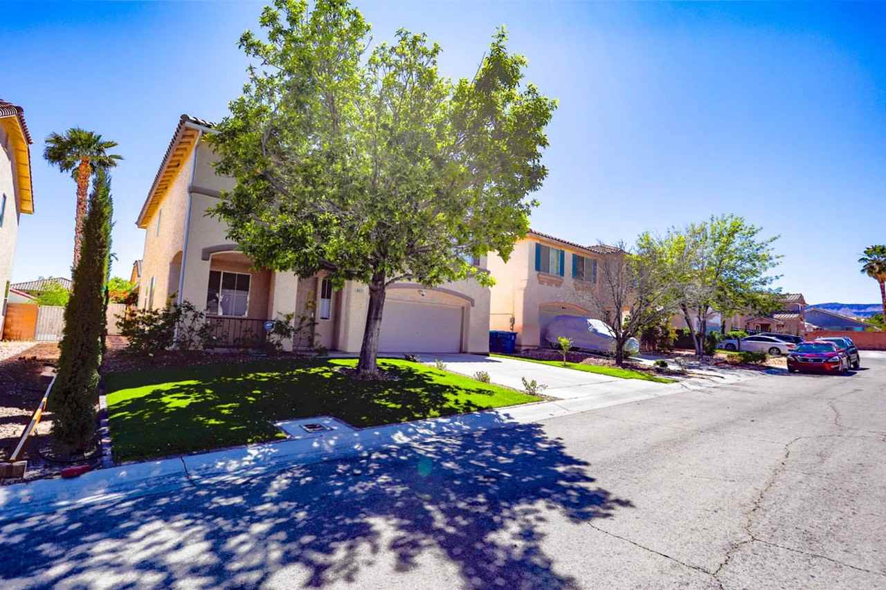 9521 Veterans Ct - Photo 7 of 43