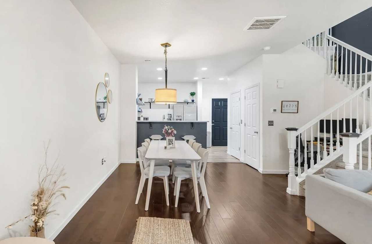 571 S Mobile Pl - Photo 6 of 22