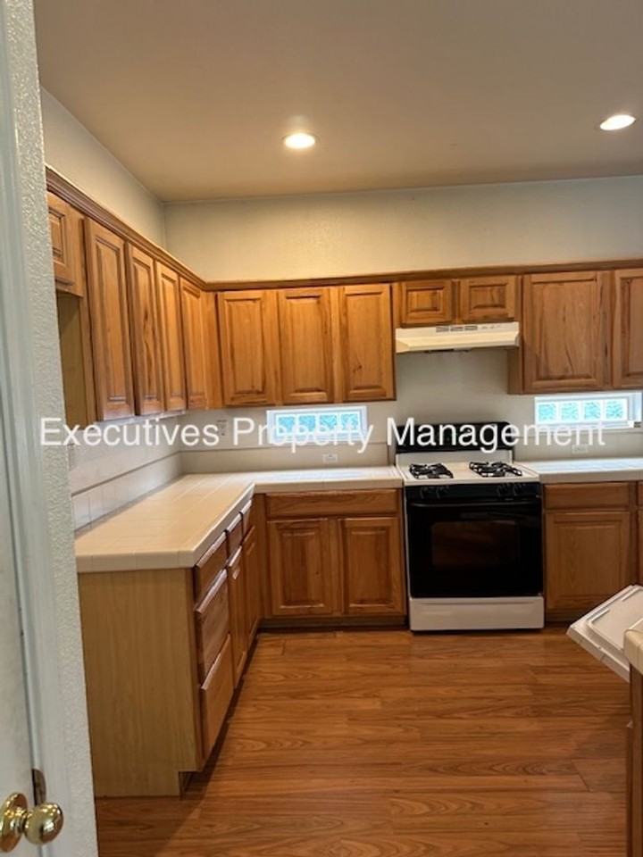 3564 Santiago Ave - Photo 3 of 13