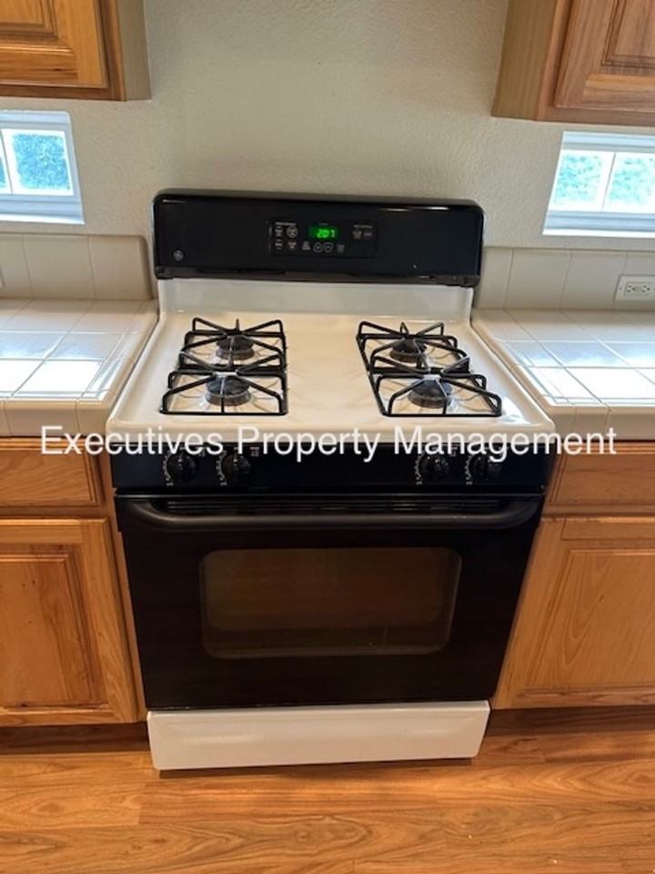 3564 Santiago Ave - Photo 4 of 13