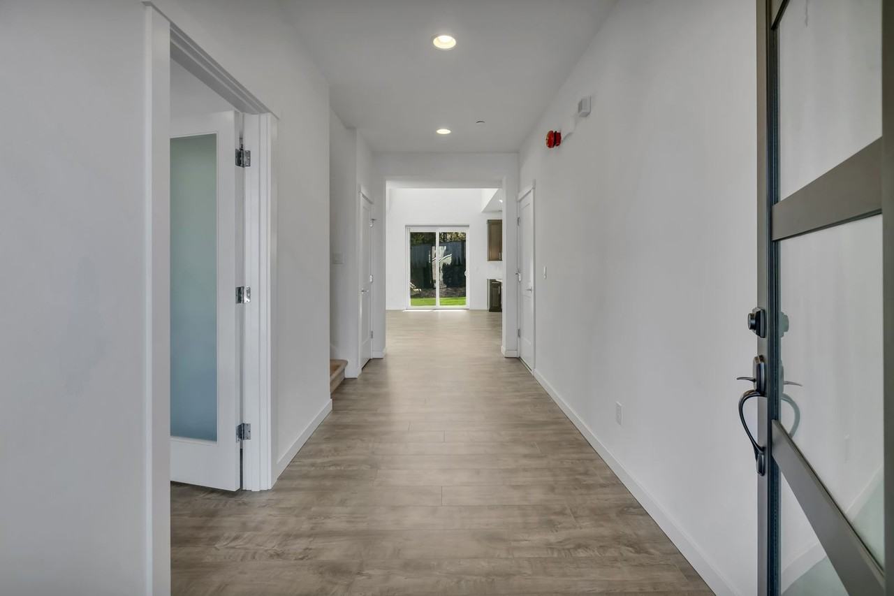 7872 198th Avenue Pl E - Photo 3 of 30