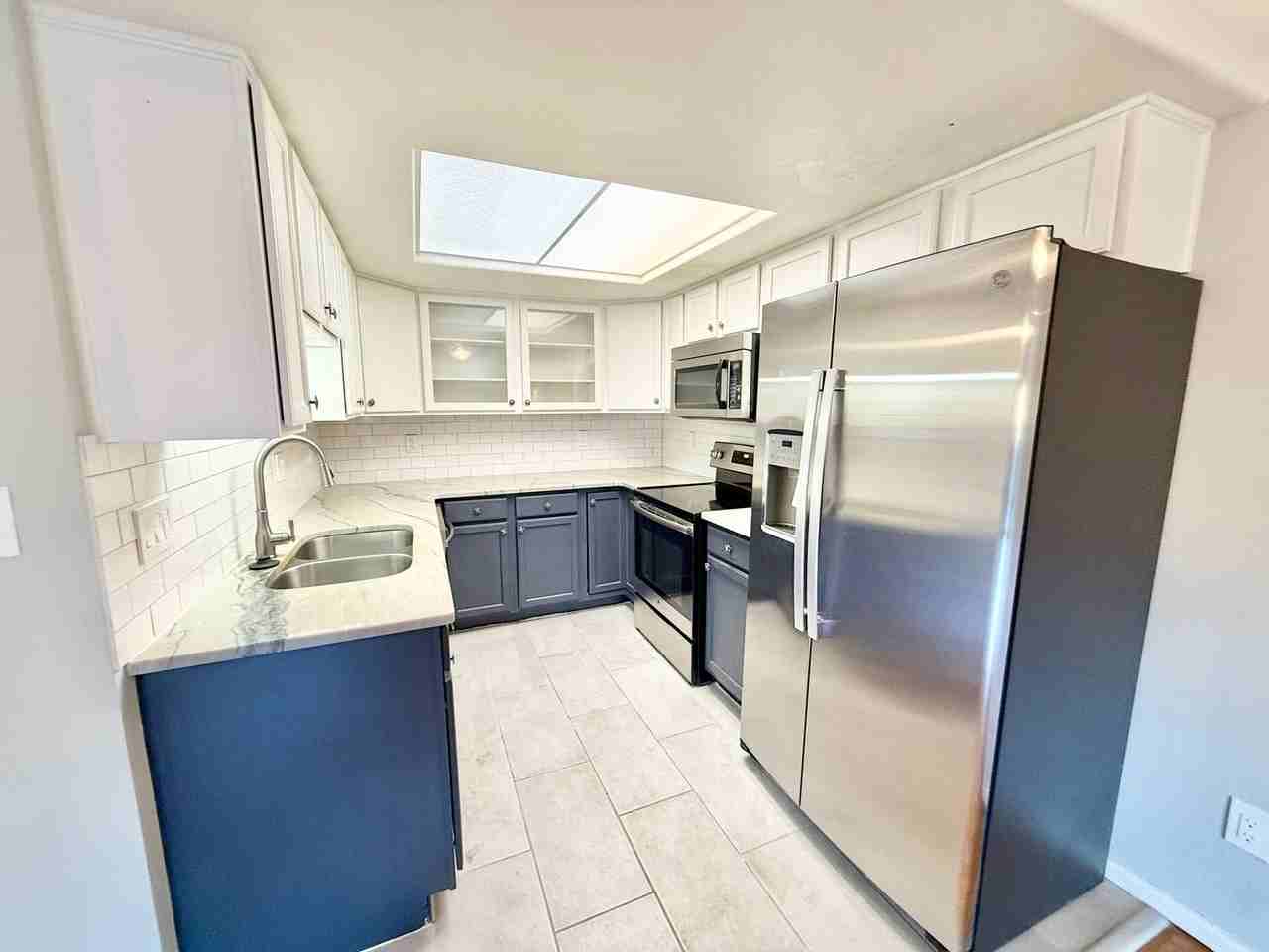 2410 Hamlet Ln - Photo 2 of 24