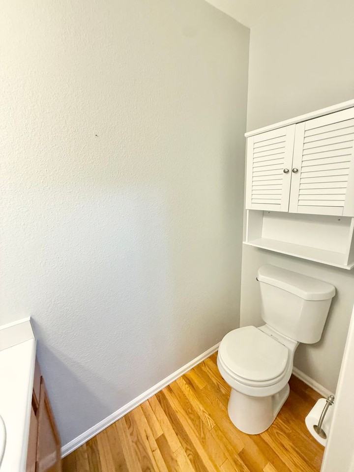 2410 Hamlet Ln - Photo 7 of 24