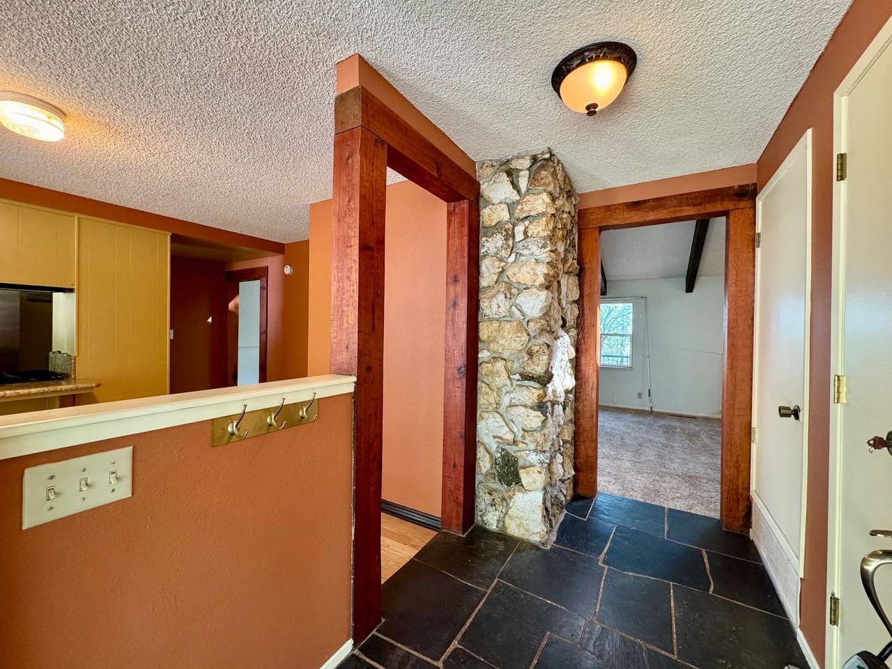 12392 Gayle Ln - Photo 6 of 36