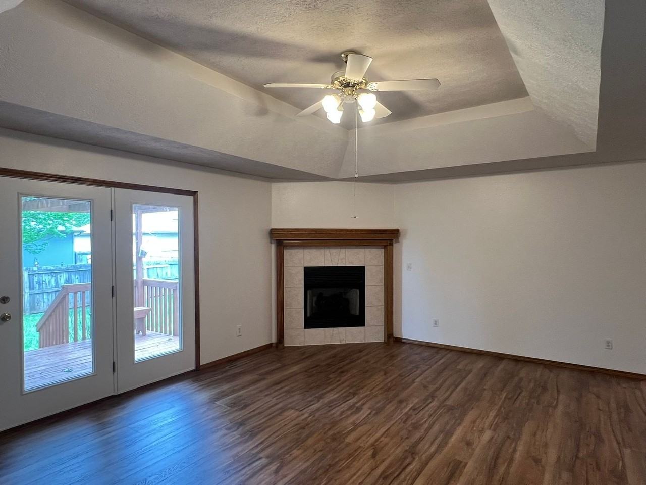 3135 S Newton Ave - Photo 2 of 16