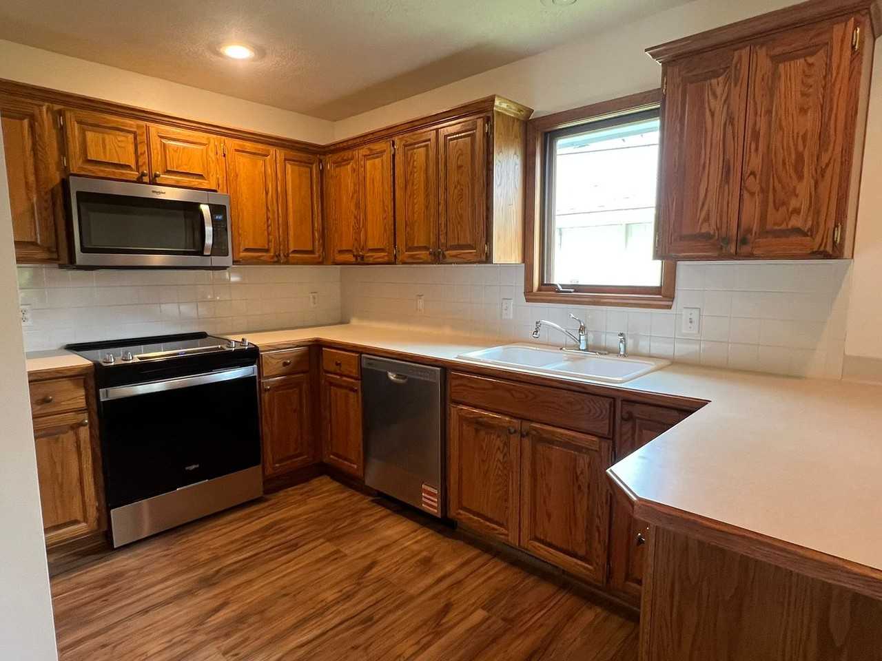 3135 S Newton Ave - Photo 5 of 16