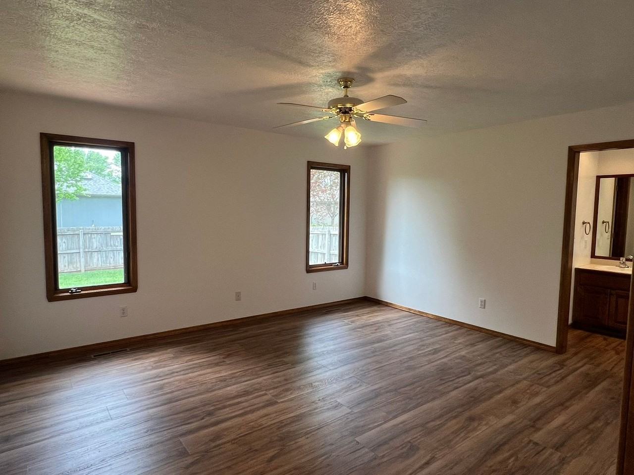 3135 S Newton Ave - Photo 7 of 16