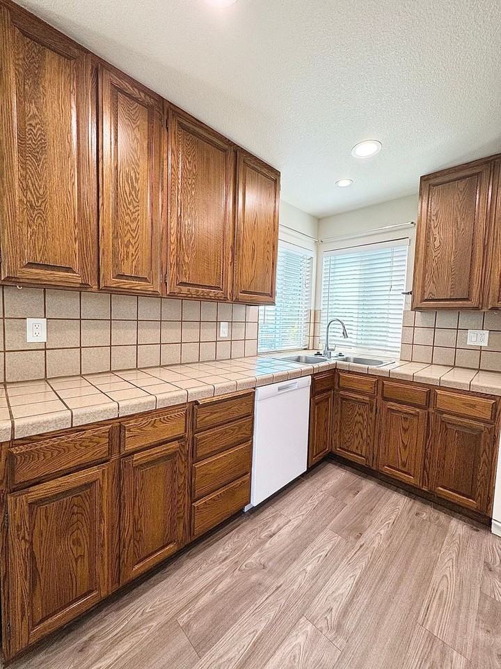 225 Ridgetop Dr #216 - Photo 7 of 18