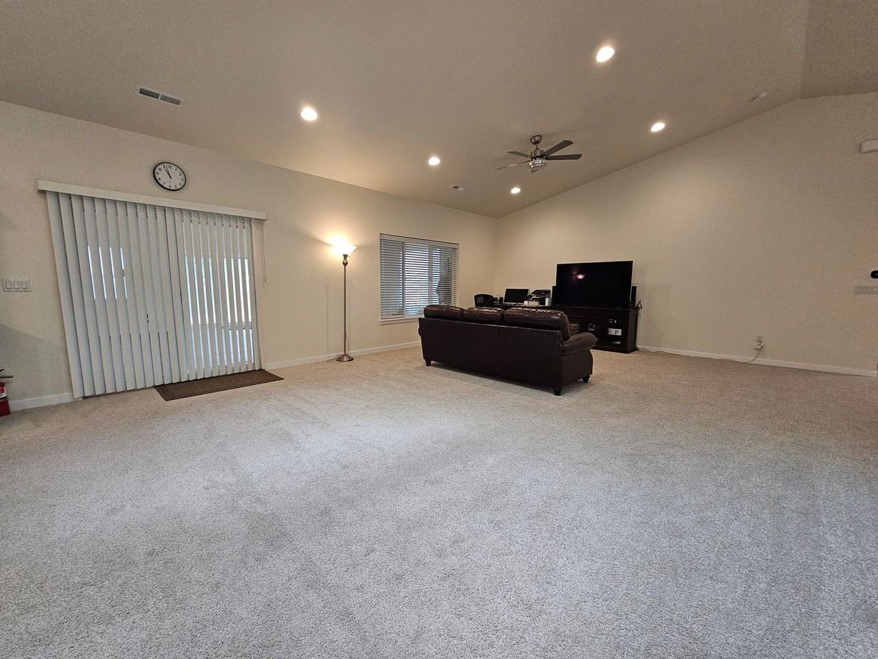 14739 Bingham Ave E - Photo 4 of 23