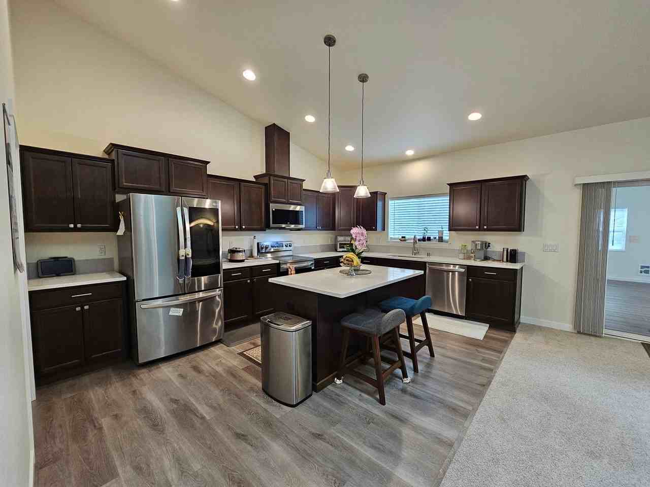 14739 Bingham Ave E - Photo 6 of 23