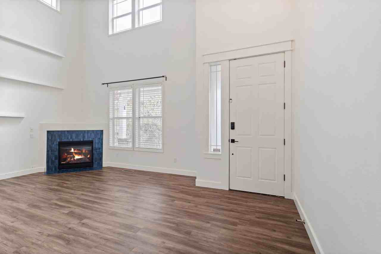 303 SFH 303 - Viewpoint - 303 #303 - Photo 3 of 38