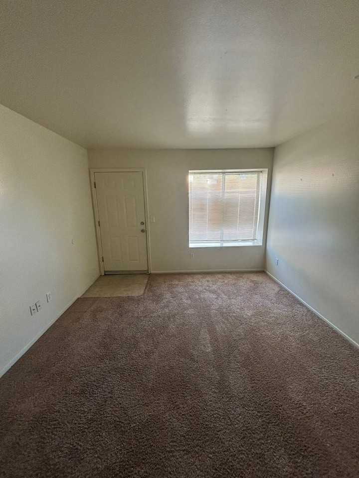 4115 Ardmore Ave - Photo 7 of 15