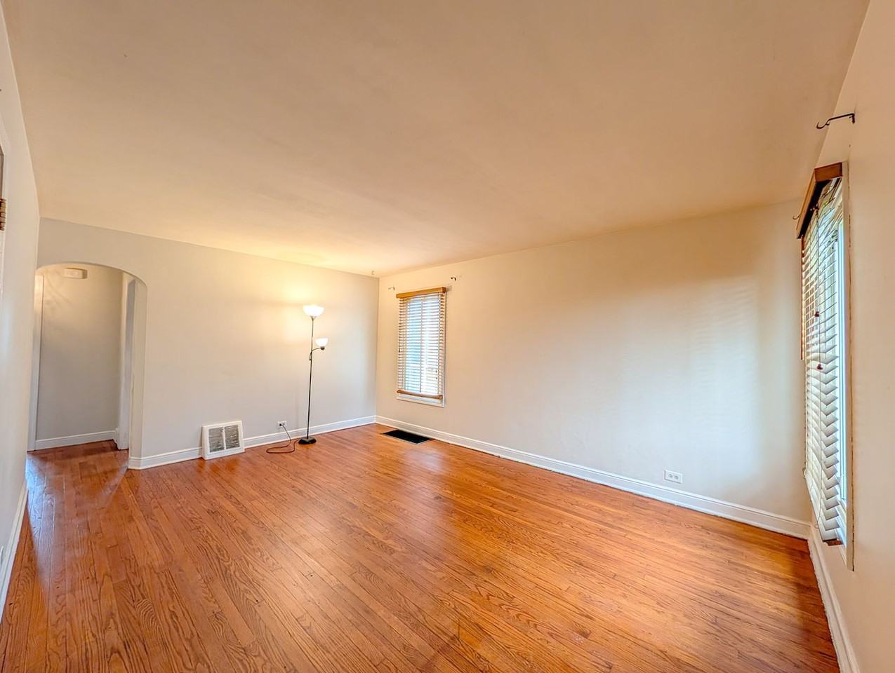 631 Balmoral Ave - Photo 2 of 11