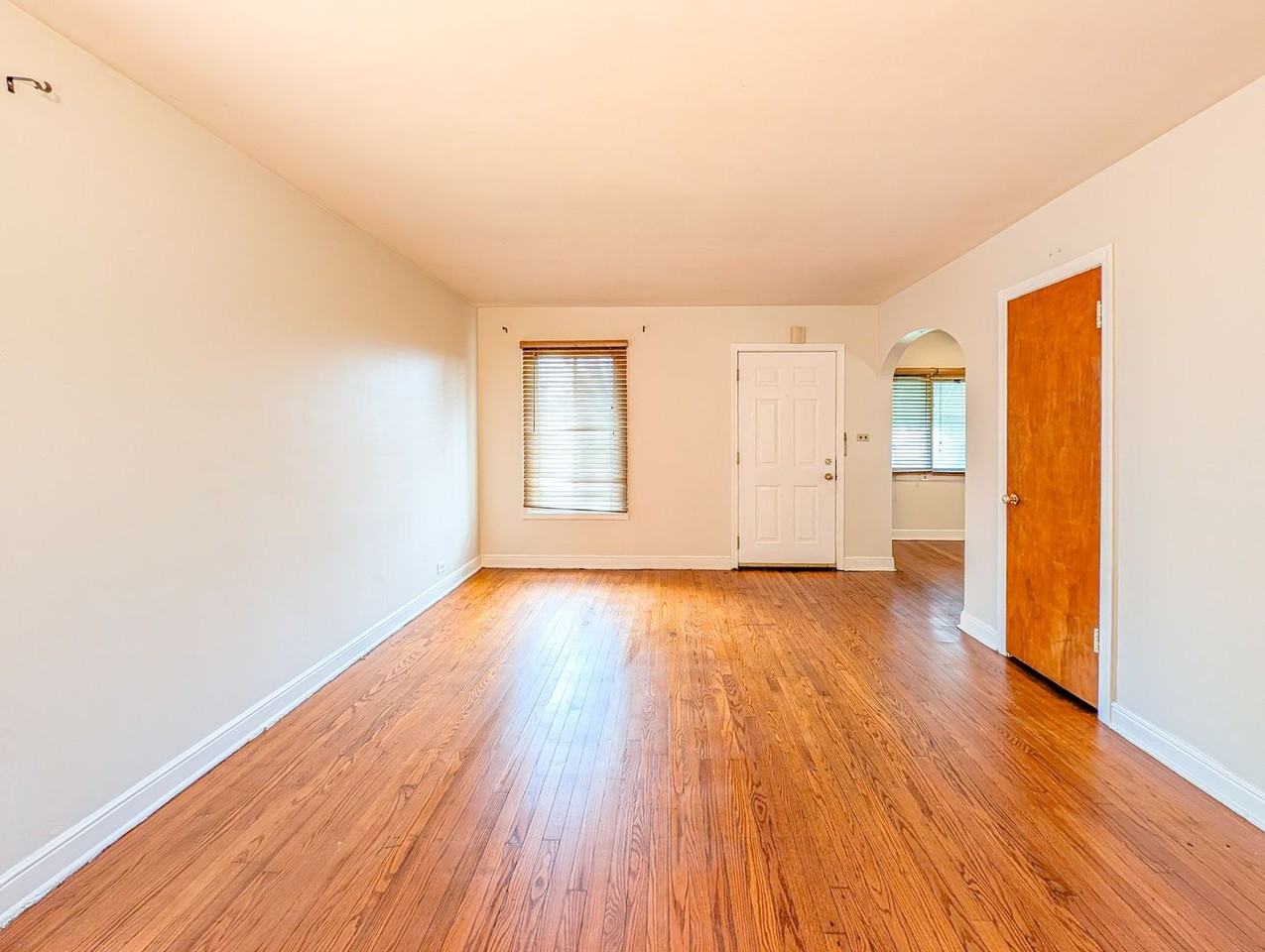 631 Balmoral Ave - Photo 3 of 11