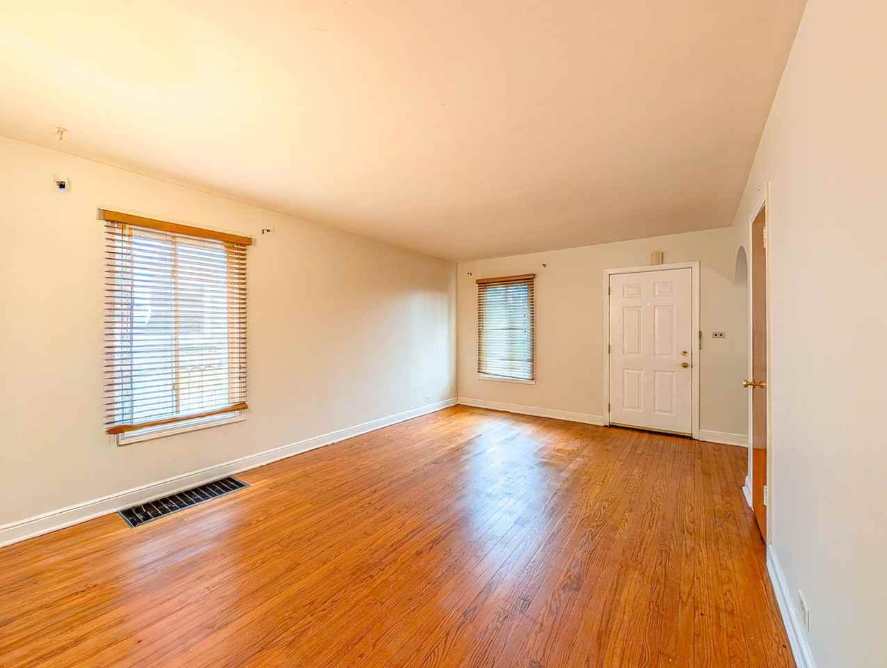 631 Balmoral Ave - Photo 4 of 11