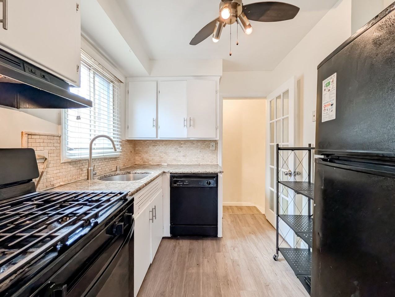 631 Balmoral Ave - Photo 5 of 11